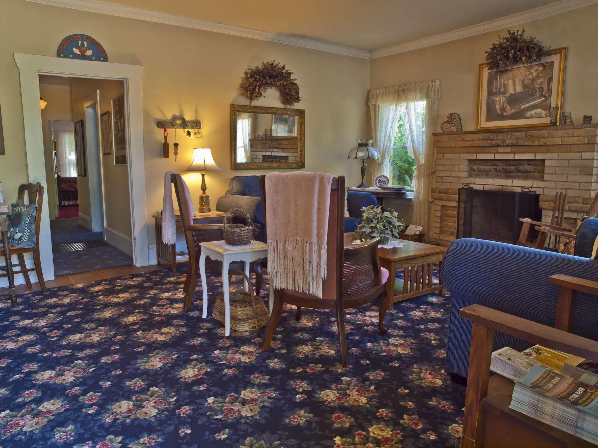 Shady Oaks Country Inn St. Helena Exterior photo
